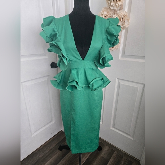 NWT Elegant Green Ruffle Dress By DO + BE (M) - Picture 1 of 5